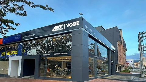 AKT y VOGE abren vitrina especializada en Bogotá y lanzan modelos DS525X y DS900X