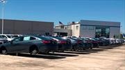 Roban las llantas de más de 130 autos nuevos de un distribuidor Chevrolet