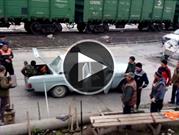Video: ¿Cuántos rusos entran en este Volga?