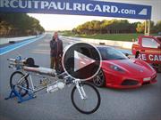 Video: Bicicleta-cohete pilotada por un demente vs Ferrari 430 Scuderia