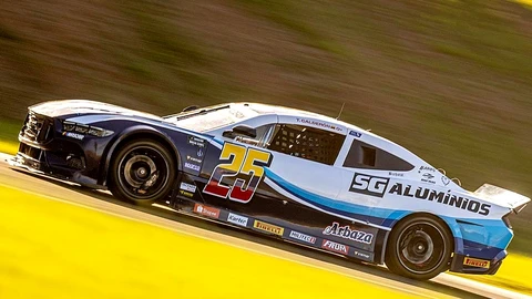 Tatiana Calderón suma puntos en su debut en NASCAR Brasil tras remontada en Santa Cruz do Sul