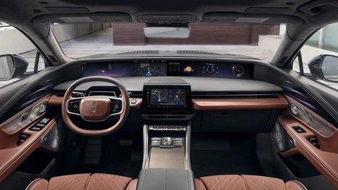 Ford presenta su nuevo sistema multimedia que puede usar pantalla de 48"