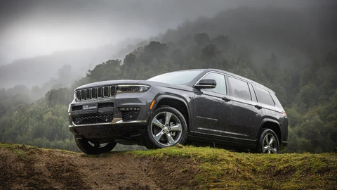 Jeep Grand Cherokee 2023: más lujoso, con siete puestos y sin bajo