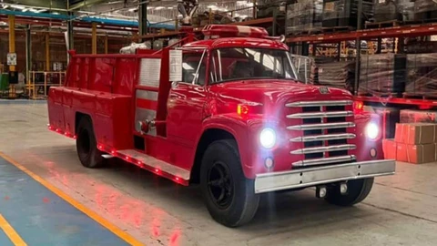 ¡Como nuevo! Camión DINA 531 es restaurado y entregado a bomberos de Hidalgo