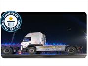 Récord Guinness de estacionamiento en paralelo con un camión