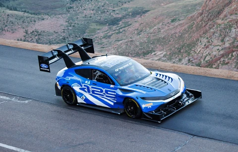 Ford Super Mustang Mach-E conquista Pikes Peak 2026