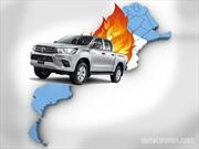 Una Toyota Hilux en llamas recorre Argentina