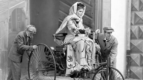 Bertha Benz fue la primera persona en hacer un viaje de larga distancia a bordo de un automóvil