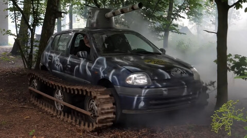 Video: convierten Renault Clio en tanque con orugas