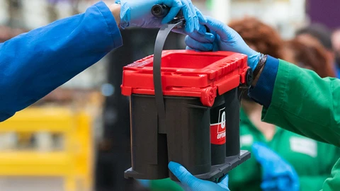 ¿Cómo se fabrica una batería de auto?