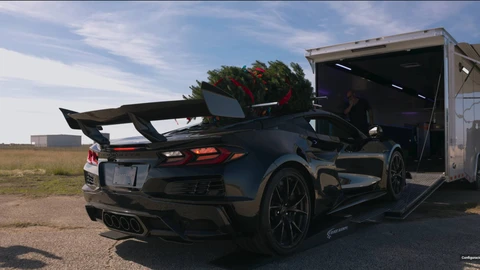 Hennessey impone un récord un árbol de Navidad en el toldo de un Corvette ZR1