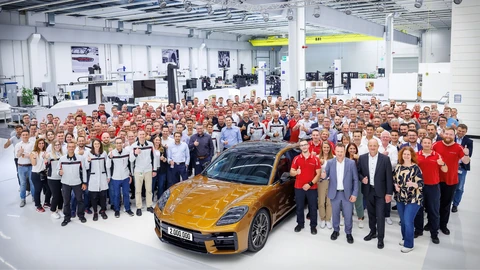 La planta de Porsche en Leipzig, Alemania produce el auto dos millones
