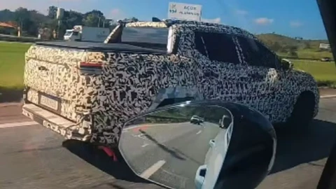 Toyota Corolla Cross Pickup es captada con camuflaje en Brasil