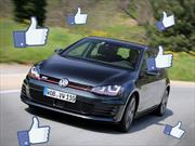 Mark  Zuckerberg, el creador de Facebook, maneja un Volkswagen Golf GTI