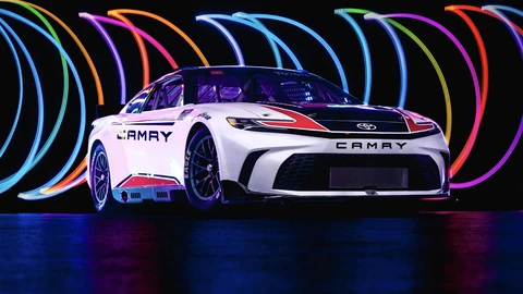 El nuevo Toyota Camry ya está listo para competir en NASCAR: un V8 enorme para dominar los óvalos