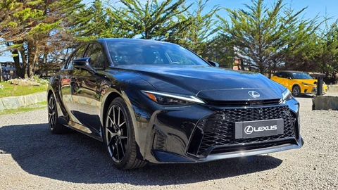 Lexus inicia la comercialización en Chile de su retocado IS 300h