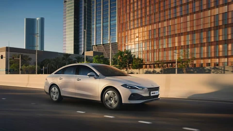 MG Motor presentó su nuevo MG 8 PHEV que promete más de 1.600 kms. de autonomía