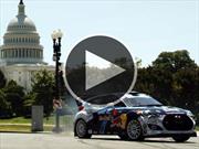 Video: Hyundai Veloster Turbo driftea en Washington D.C.