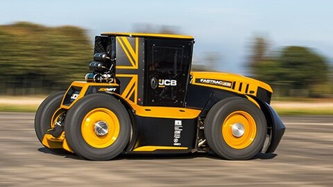 JCB vuelve a bajar el récord de velocidad con un tractor