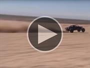 Video: un buggy de 1.600 CV volando por las dunas
