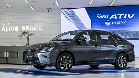 Toyota ya comercializa en Chile la variante híbrida de su Yaris Sedán