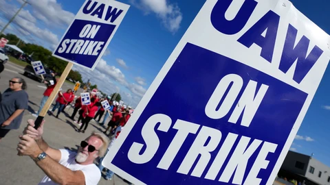 La huelga de trabajadores de las plantas automotrices en EUA continúa