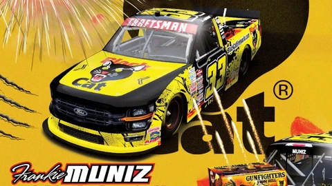 ¿El Komodo 3000 llega a Nascar? Marca de pirotecnia es el nuevo patrocinador de Frankie Muniz
