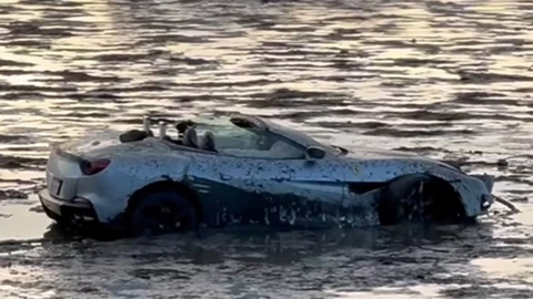 Esta Ferrari Portofino se creía lancha y el resultado es doloroso