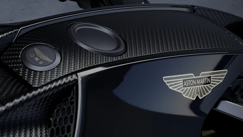 Aston Martin y Brough Superior presentan AMB 002, su primera moto legal para calle