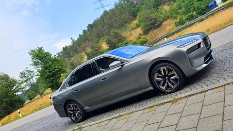 Lujo eléctrico: manejamos al BMW i7 xDrive60 en Alemania