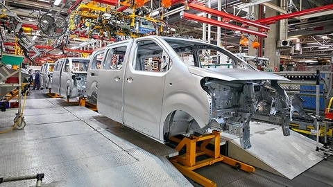 Stellantis suspende la producción y comercialización de sus autos en Rusia