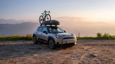 Mini Aceman E amplía su versatilidad con accesorios para cualquier aventura eléctrica