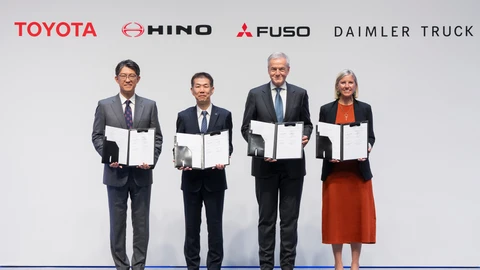 Mitsubishi-Fuso e Hino firman acuerdos finales de integración