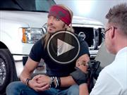 Video: El cantante de Poison vende camionetas de Nissan en EE.UU.