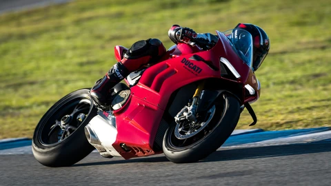 La Ducati Panigale V4 recibe nueva electrónica para 2023