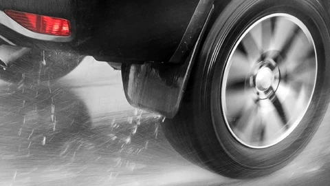 5 tips para conducir durante una inundación