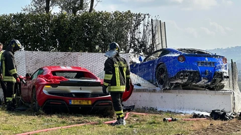 Video: dos Ferraris se estrellan simultáneamente en Italia