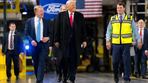 Donald Trump afirmó que Estados Unidos no necesita autos de México ni Canadá