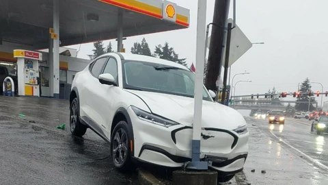 Los arreglos de autos eléctricos cuestan hasta 20% más que los de a combustión