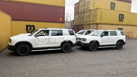 Foto espía: llegan a Chile los primeros BAIC de nueva generación