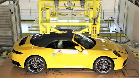 Los clientes de Porsche pueden ver cómo fabrican sus autos