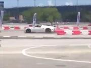 Video: Bugatti Veyron Grand Sport choca en un kartódromo