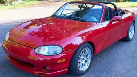 Mazda MX-5 con motor Ford V8 de 5.4 L, atrévete, valdría la pena