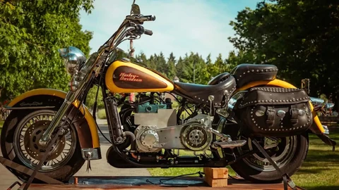 Estudiante de ingeniería customiza una Harley-Davidson Softail con un motor diésel