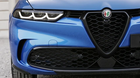 ¿Un lastre para Stellantis? En 2024 Alfa Romeo sigue en caída libre y se acerca al fondo del abismo