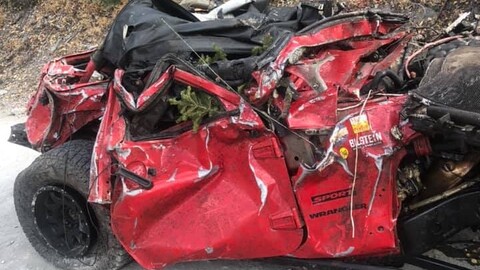 Un Jeep Wrangler cayó por un barranco: así quedó