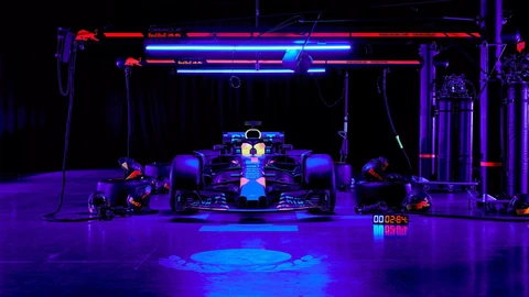 Video - Red Bull impone récord de parada en pits en la oscuridad