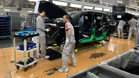 China inunda mercados emergentes con autos a gasolina que ya no vende en casa