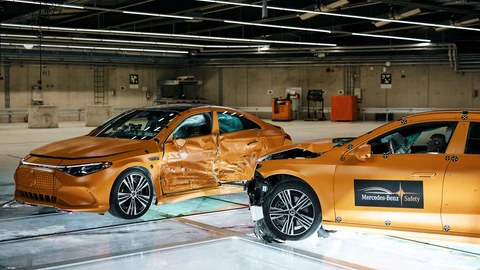 Mercedes-Benz simuló un choque real entre dos CLA para probar su seguridad
