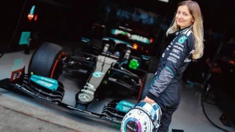 Doriane Pin hace historia como la primer mujer en probar un Mercedes de F1